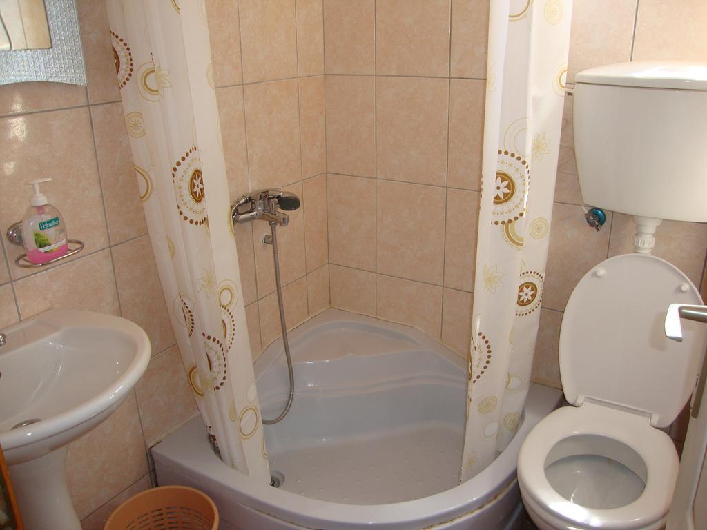 Guesthouse Sun Hostel Budva Ngoại thất bức ảnh